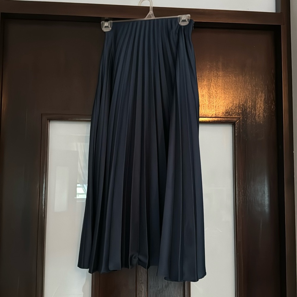 PLEATED SKIRT